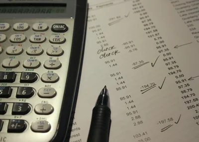 Comment calculer 30% d'une somme : méthode simple et rapide en 2026