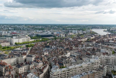 Découvrez la meilleure signalétique directionnelle extérieure à Nantes en 2026